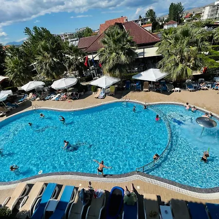 Godija & 4* Velipojë